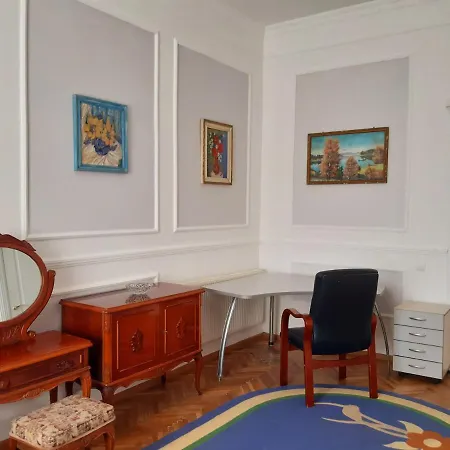 Appartement старовинні у центрі міста Oezjhorod