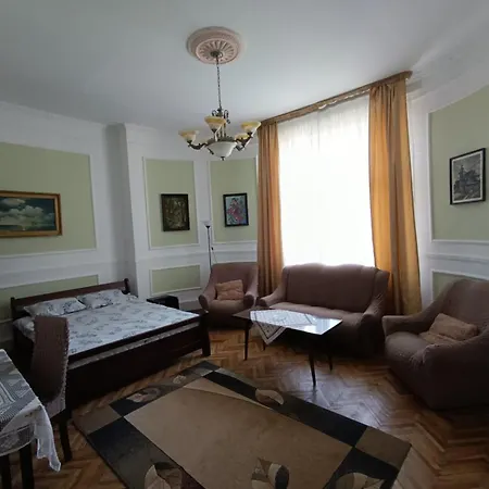 Appartement старовинні у центрі міста Oezjhorod