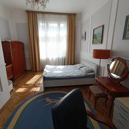 старовинні у центрі міста *